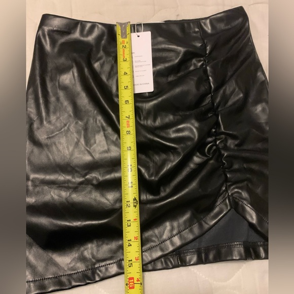 NWT Canton Walker Faux Leather Mini Skirt Pullon Women’s Size Medium - Picture 8 of 8
